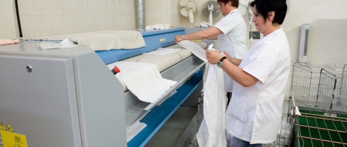 Industrial ironing machine installation