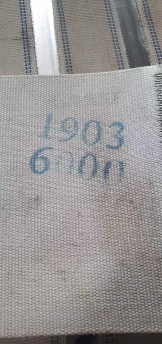 What do the numbers on the canvas belt of an industrial ironing machine mean?